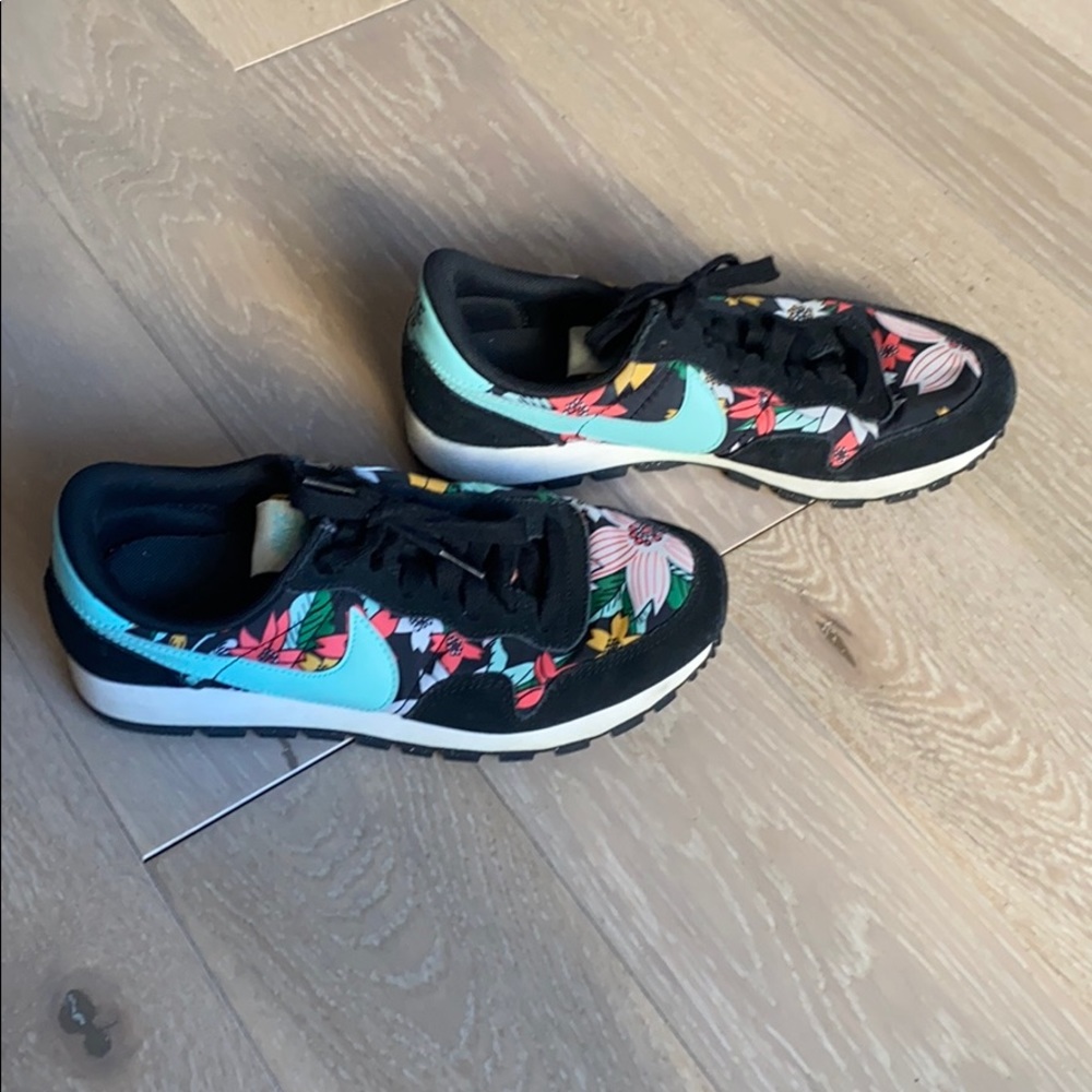 Nike Hawaiian Flower Sneaker